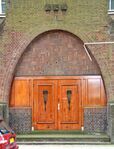 De monumentale toegangsdeur van de vroegere kerk.
<br/>
Richard Keijzer, 2014-05-15